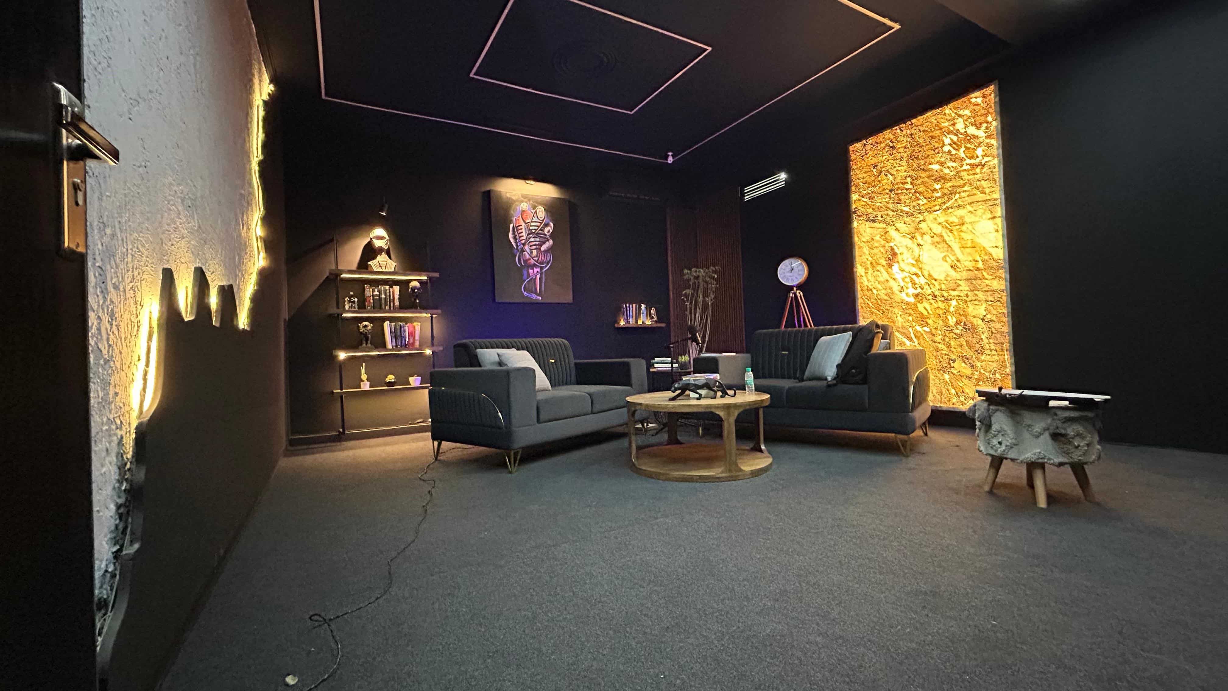 Hogwarts Studios Gurugram - Delhi NCR's Top Studio For Reels, Music, Podcast & Product Shoots - Photography studio in Gurgaon